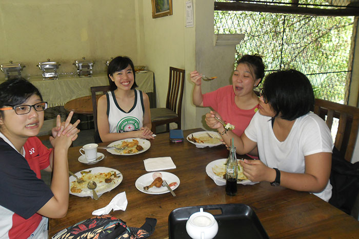 Staying with a Local Family in a Homestay in Sri Lanka - Sri Lanka Staying with a Local Family in a Homestay - Sri Lanka Homestay Experience - Staying in Sri Lanka - Stay in Sri Lanka Local Family
