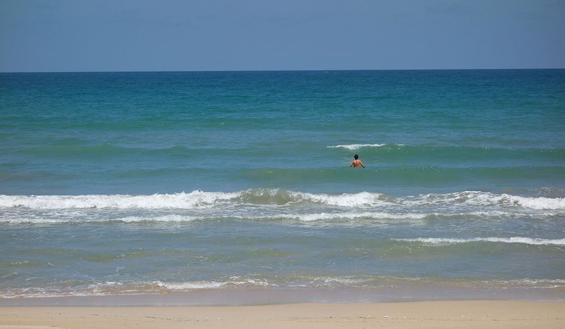 Trincomalee Beach in Sri Lanka - Beach Destinations in Sri Lanka - Sri Lanka Beach Destinations - Sri Lanka Beaches - Beach Hotels in Trincomalee - Trincomalee Beach Hotels - Things to do in Trincomalee - Trincomalee Beach Stay