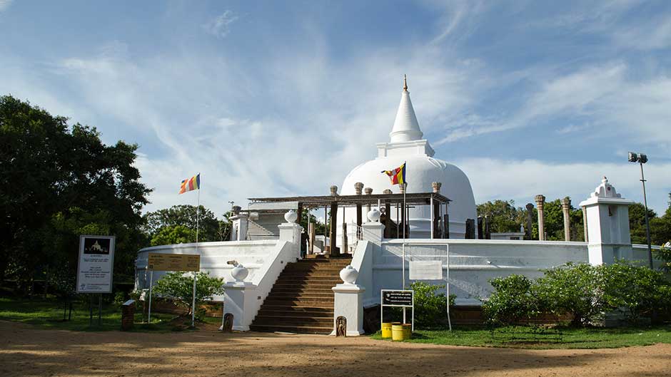 Lankaramaya Anuradhapura Sri Lanka - Lankarama Stupa in Anuradhapura Sri Lanka - Visit Lankarama Sthupa on your trip to Anuradhapura - Lankarama Buddhist Vihara - Lankarama Dagoba in Anuradhapura, Sri Lanka - Lankaramaya in Anuradhapura Kingdom