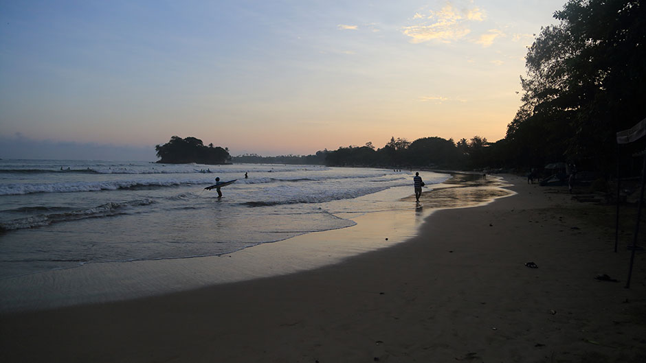 Weligama Beach in Sri Lanka - Beach Destinations in Sri Lanka - Sri Lanka Beach Destinations - Sri Lanka Beaches - Beach Hotels in Weligama - Weligama Beach Hotels - Things to do in Weligama - Weligama Beach Stay